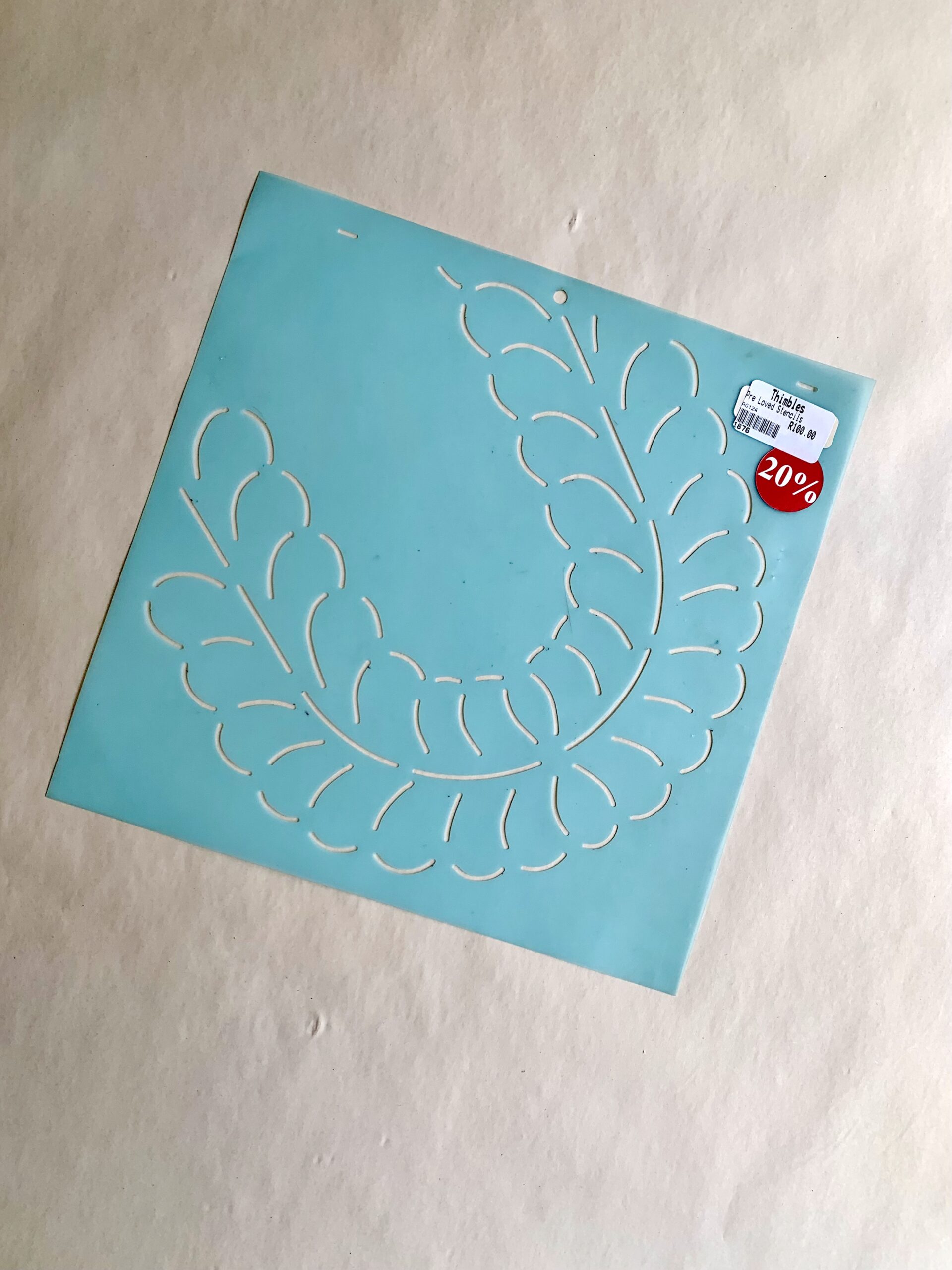 Grand Plume Wreath Stencil